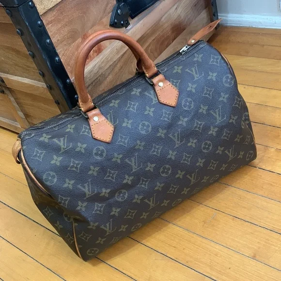 Louis Vuitton Vintage Speedy 35 Handbag. - Picture 12 of 17